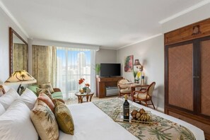 Desk, iron/ironing board, WiFi - Waikiki Cozy and Spacious Studio with Balcony (Honolulu)