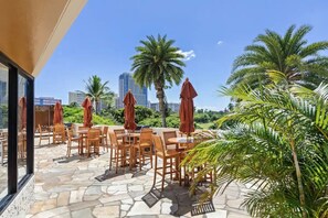 Outdoor dining - Waikiki Cozy and Spacious Studio with Balcony (Honolulu)