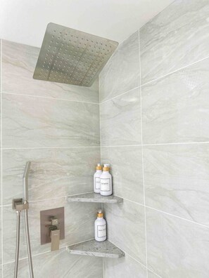 Hair dryer - Unobstructed Mountain View 34F Suite +Free Parking (Honolulu)