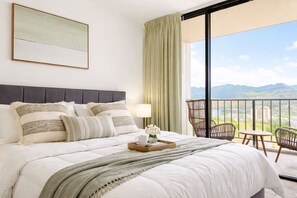 Iron/ironing board, WiFi - Unobstructed Mountain View 34F Suite +Free Parking (Honolulu)