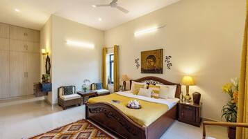 Villa Deluxe, animaux de compagnie acceptés, vue jardin | Bureau, espace de travail pour ordinateur portable