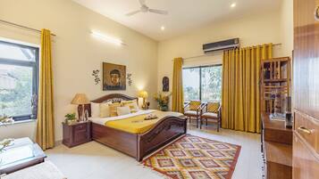 Deluxe Villa, Pets Allowed, Garden View | Desk, laptop workspace, soundproofing, iron/ironing board