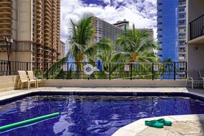 Pool - PW9F-09 Newly Renovated, Light Filled Studio w/ King Bed (Honolulu)