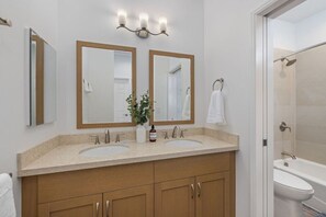 Hair dryer - Makaha Valley - Few Mins away to Beach (Waianae)