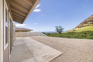Terrace/patio - Makaha Valley - Few Mins away to Beach (Waianae)
