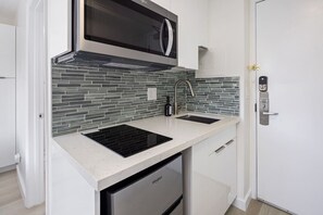 Microwave, stovetop, coffee/tea maker, toaster - AS11F-10 Rare Corner Modern Studio at Heart of Waikiki (Honolulu)