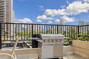 Property grounds - PW7F-19 Newly Renovated, Light-filled Studio with Balcony (Honolulu)