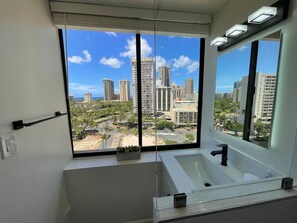 Interior - HM15 Rare Find - Corner Ocean View Studio at Waikiki (Honolulu)