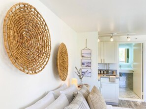 Interior - Great Waikiki Canal View - Modern Cozy Studio 8 (Honolulu)