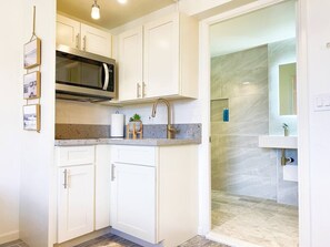 Interior - Great Waikiki Canal View - Modern Cozy Studio 8 (Honolulu)