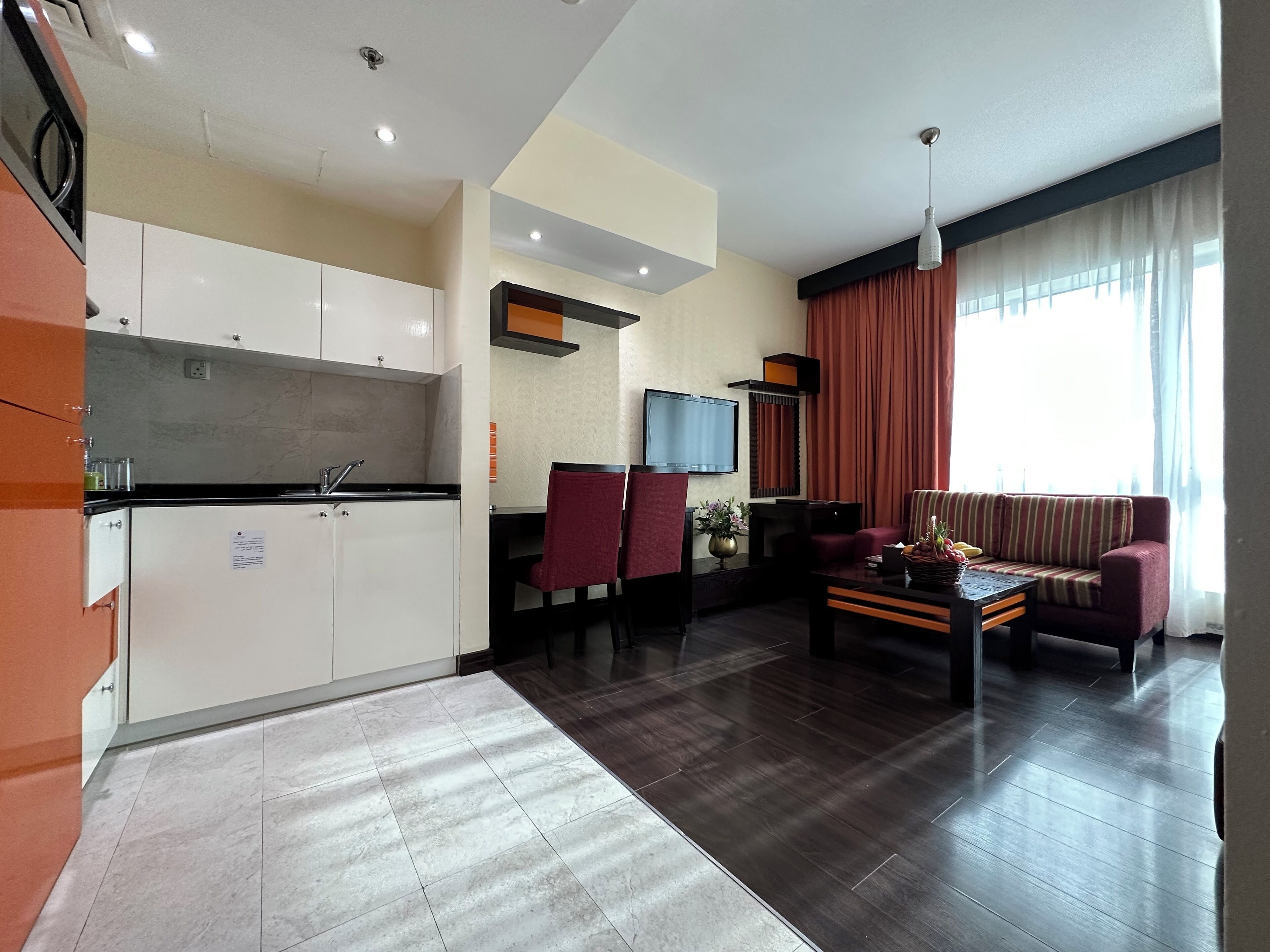 Bureau, rideaux occultants, Wi-Fi gratuit, draps fournis