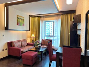 Appartement Luxe, 1 chambre | Bureau, rideaux occultants, Wi-Fi gratuit, draps fournis