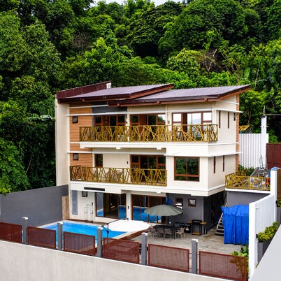Brand New Villa w/ Pool & Majestic Mountain Views
