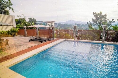 Brand New Villa w/ Pool & Majestic Mountain Views