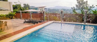 Brand New Villa w/ Pool & Majestic Mountain Views