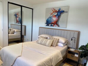 1 bedroom, iron/ironing board, WiFi, bed sheets - 
Everything at your doorstep _shopping, parks, beach, City, transport, MCG & F1. (South Melbourne)