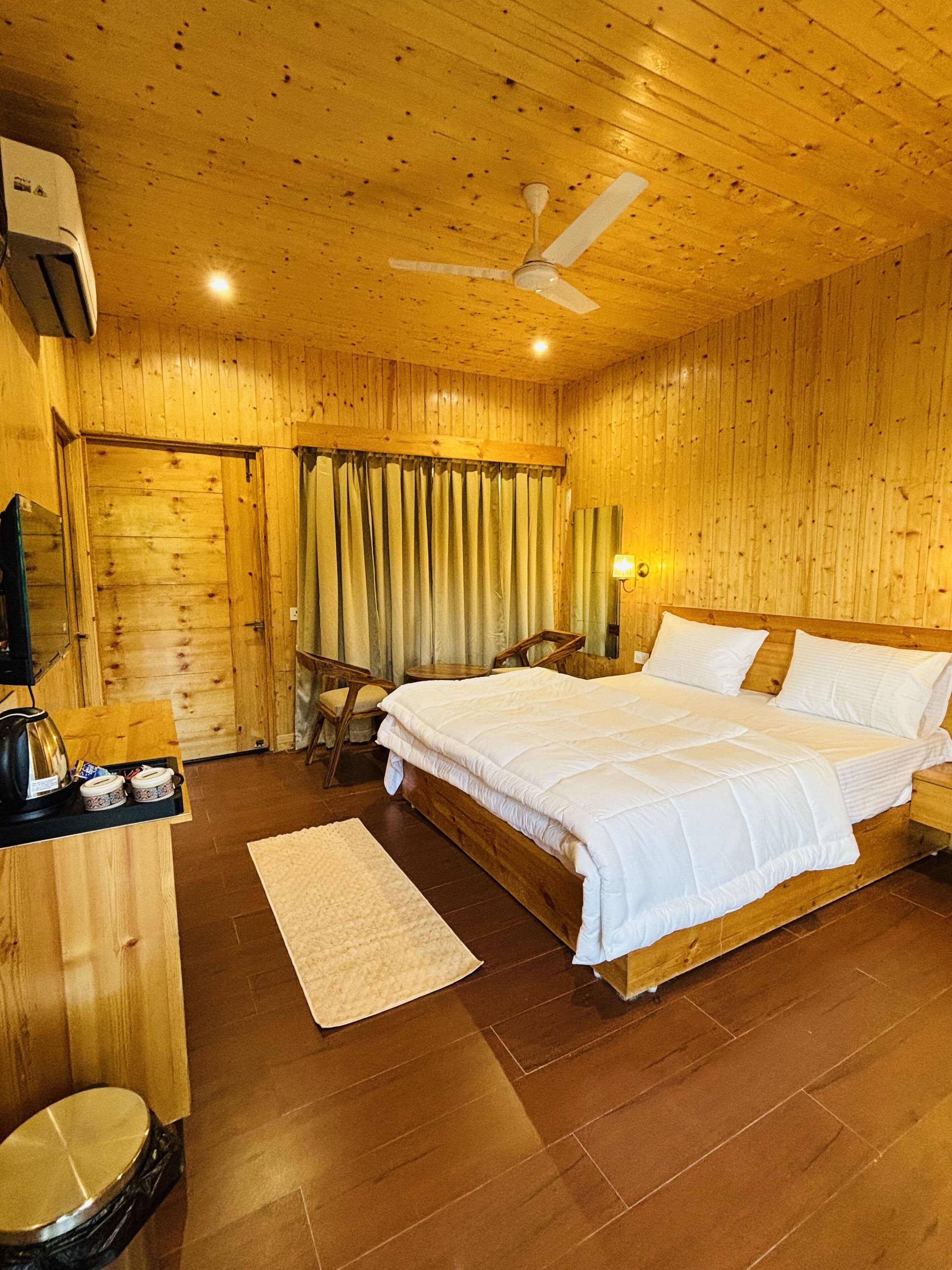 Deluxe tweepersoonskamer, balkon | Een bureau, een laptopwerkplek, gratis wifi, beddengoed