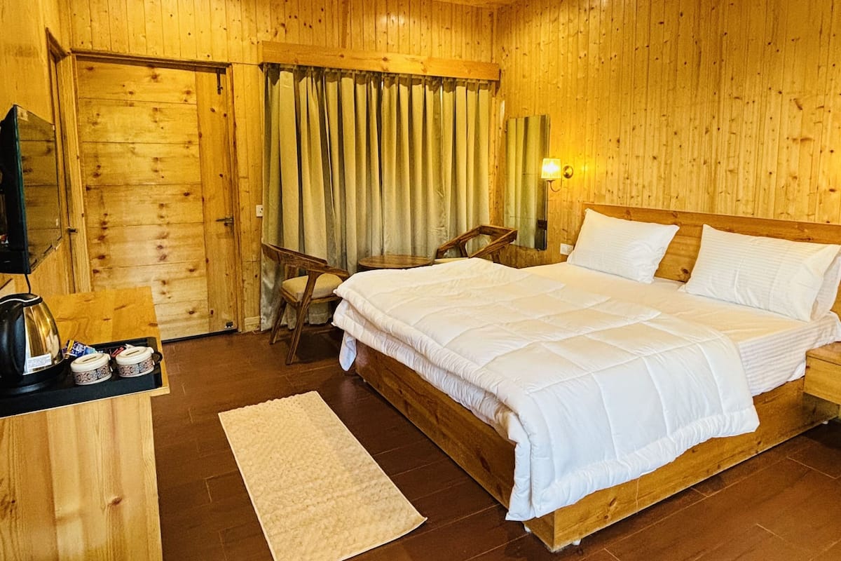 Deluxe tweepersoonskamer, balkon | Een bureau, een laptopwerkplek, gratis wifi, beddengoed