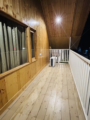 Deluxe Tek Büyük Yataklı Oda, Balkon | Balkon