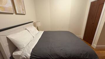 1 soverom, strykejern/-brett, reiseseng for barn og wi-fi (inkludert)