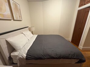 1 soverom, strykejern/-brett, reiseseng for barn og wi-fi (inkludert)