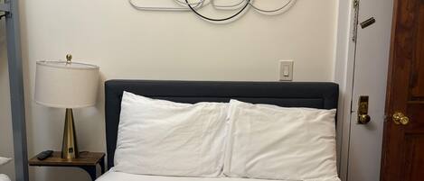 1 soverom, strykejern/-brett, reiseseng for barn og wi-fi (inkludert)