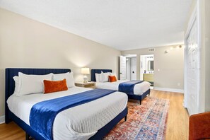 Tabla de planchar con plancha, wifi y ropa de cama 