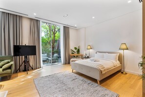 1 bedroom, in-room safe, iron/ironing board, free WiFi