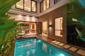 Kolam renang outdoor