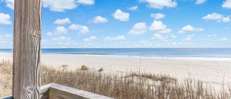 Plage, planche à voile, navigation en bateau à moteur, pêche sur place
