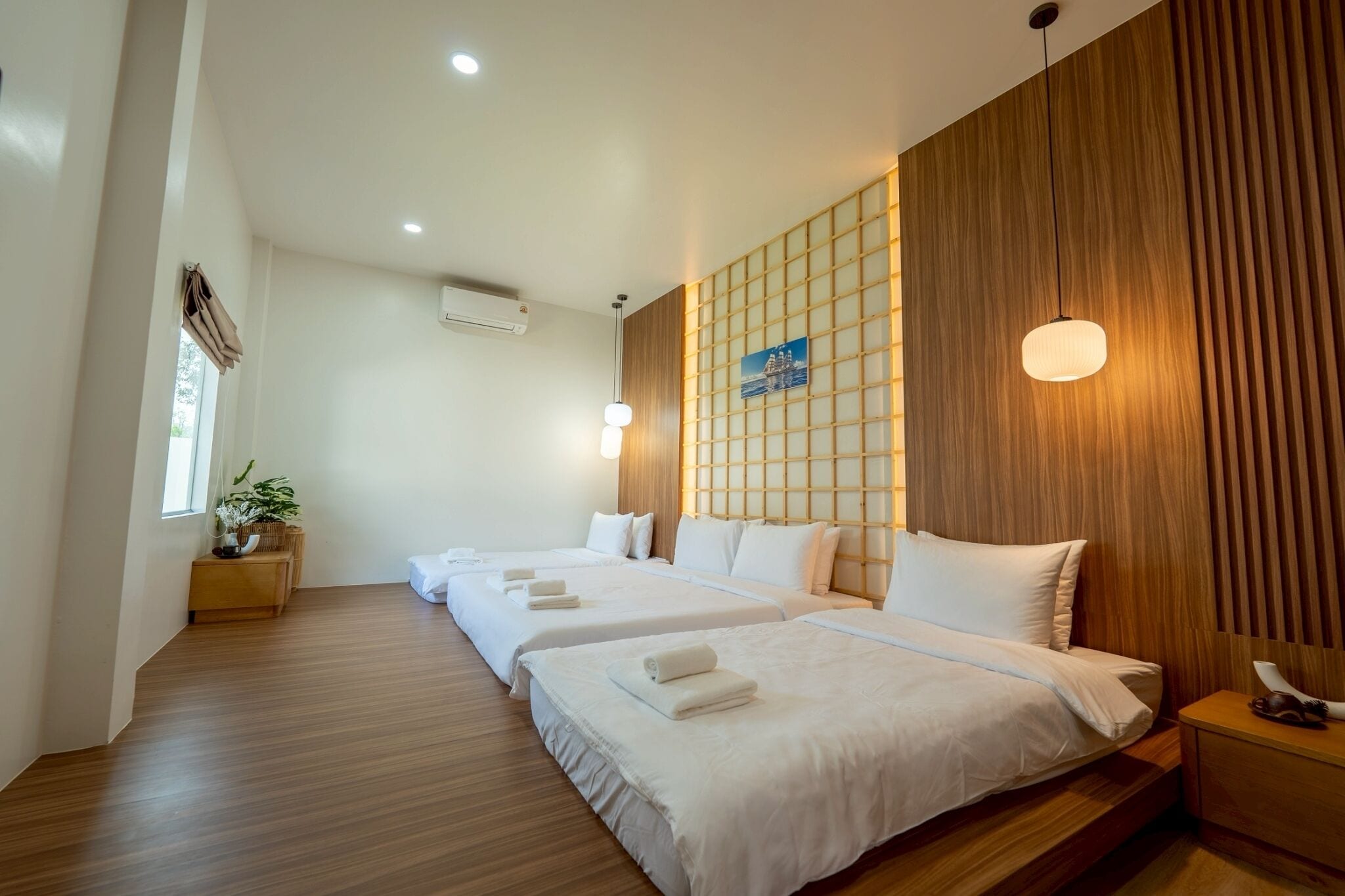 Villa Deluxe, vista al jardín | Caja de seguridad en la habitación y cortinas blackout 