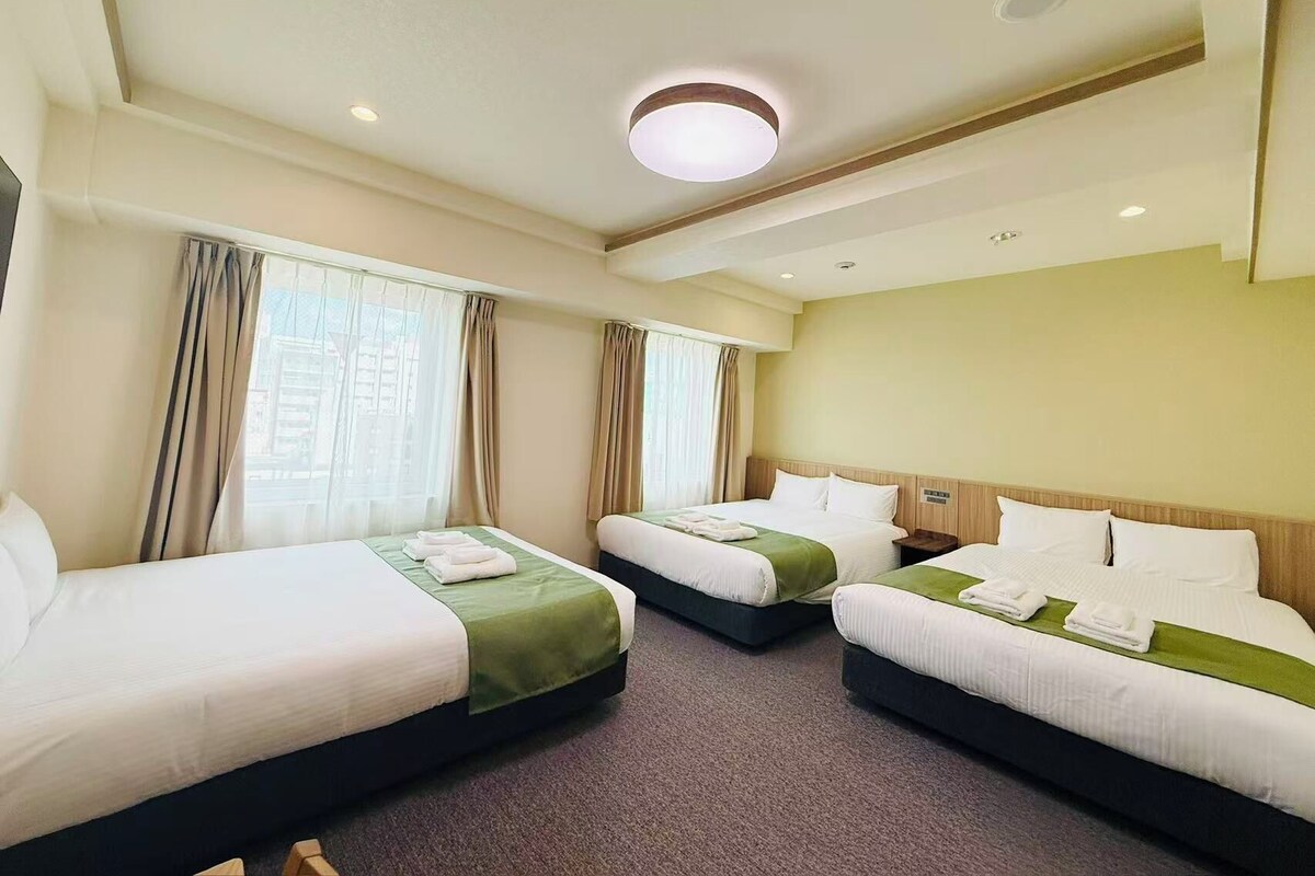 Triple Room | Desk, soundproofing, WiFi (free), bed sheets