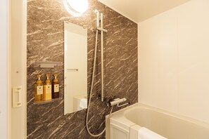 Phòng 2 giường đơn Tiêu chuẩn | Phòng tắm | Đồ dùng nhà tắm miễn phí, máy sấy tóc, khăn tắm, dầu gội