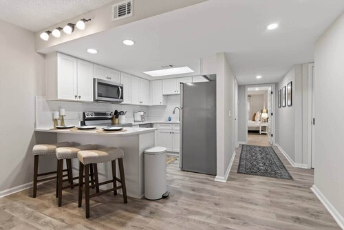 Charming 2BR/2BA Condo - Steps from Auburn Campus