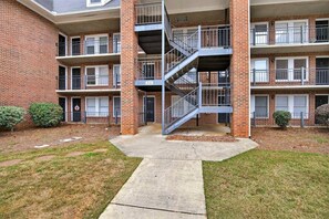 Exterior - Charming 2BR/2BA Condo - Steps from Auburn Campus (Auburn)