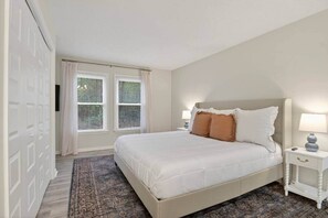 2 chambres, fer et planche à repasser, Wi-Fi, draps fournis
