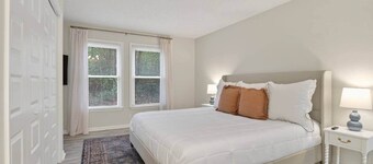 Charming 2BR/2BA Condo - Steps from Auburn Campus