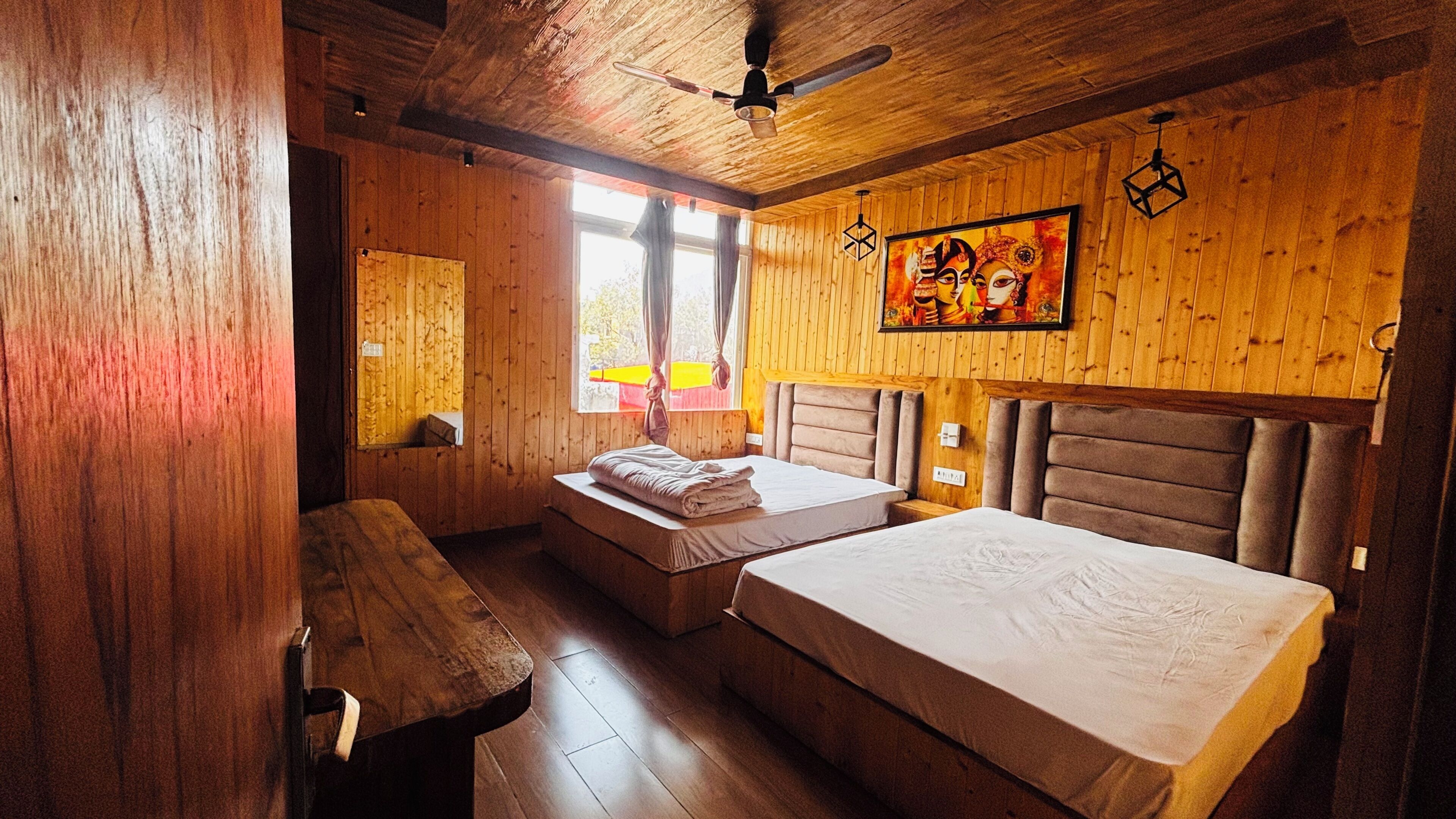Family Room, City View | Bilik Mandi | Pancuran mandi, tuala disediakan, sabun 