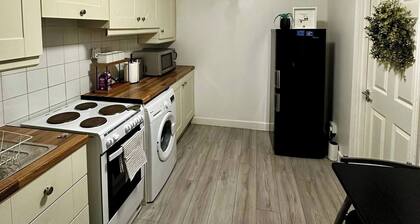 Tranquil Studio Retreat in Dublin 22 With Garden and BBQ