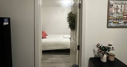 Tranquil Studio Retreat in Dublin 22 With Garden and BBQ