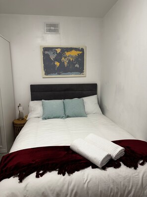 Studio, 1 Bedroom - Tranquil Studio Retreat in Dublin 22 With Garden and BBQ (Dublin)