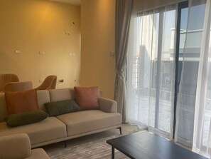 Tomannsrom – executive, balkong | Oppholdsområde