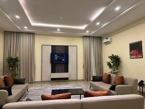 Chambre Exécutive avec lits jumeaux, balcon | Intérieur