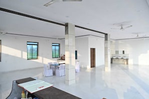 Dining - Hotel Raj Palace & Restaurant (Khatoo)