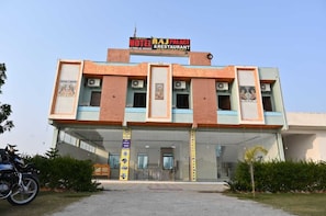 Exterior - Hotel Raj Palace & Restaurant (Khatoo)