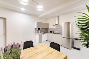 Private kitchen - Modern New 120m2 Apartment City Center KaDeWe /ZOO (Berlin)