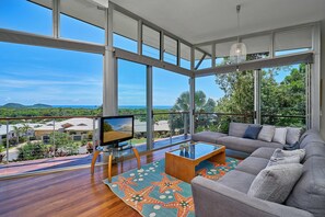 TV, offices - Oceanview Family Retreat w/ Private Pool & Fast WiFi (Palm Cove)