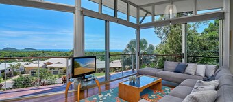 Oceanview Family Retreat w/ Private Pool & Fast WiFi