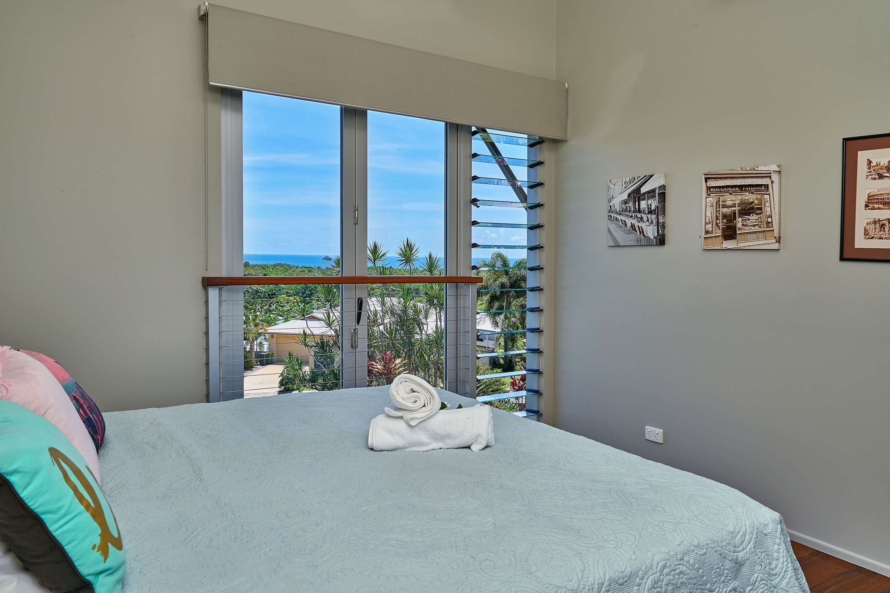 4 Schlafzimmer, Schreibtisch, Bügeleisen/Bügelbrett, Reisekinderbett