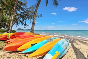 Beach - Oceanview Family Retreat w/ Private Pool & Fast WiFi (Palm Cove)